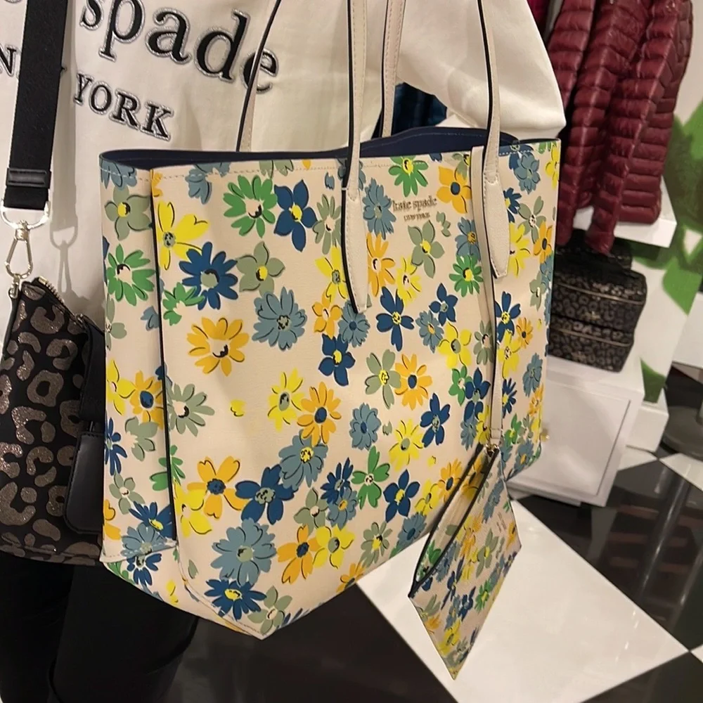 Kate Spade All Day Floral Medley Large Tote

COLOR:
Parchment Multi - Picture 3 of 16